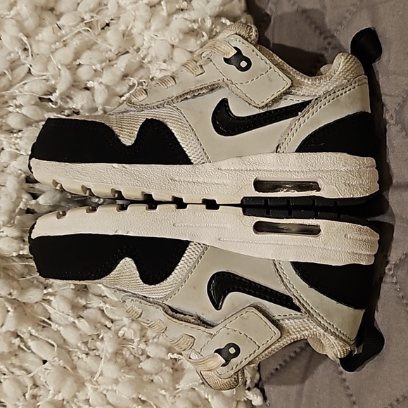 Nike Air Max Sneakers - Picture 7 of 15